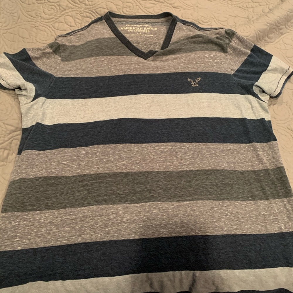American Eagle V-neck